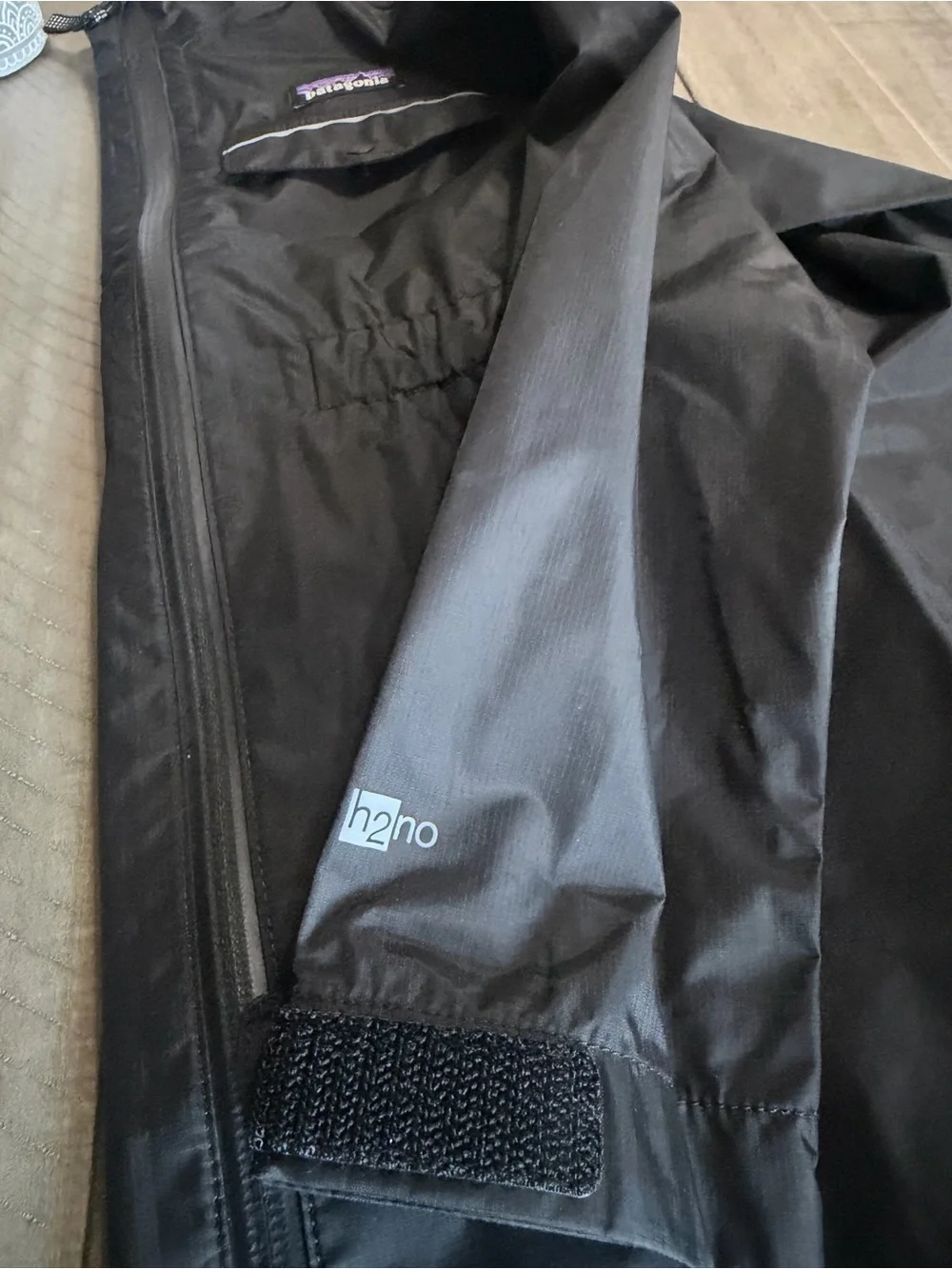 Patagonia Kids’ H2No Hooded Rain Jacket in Black, size XS (5–6) Unisex